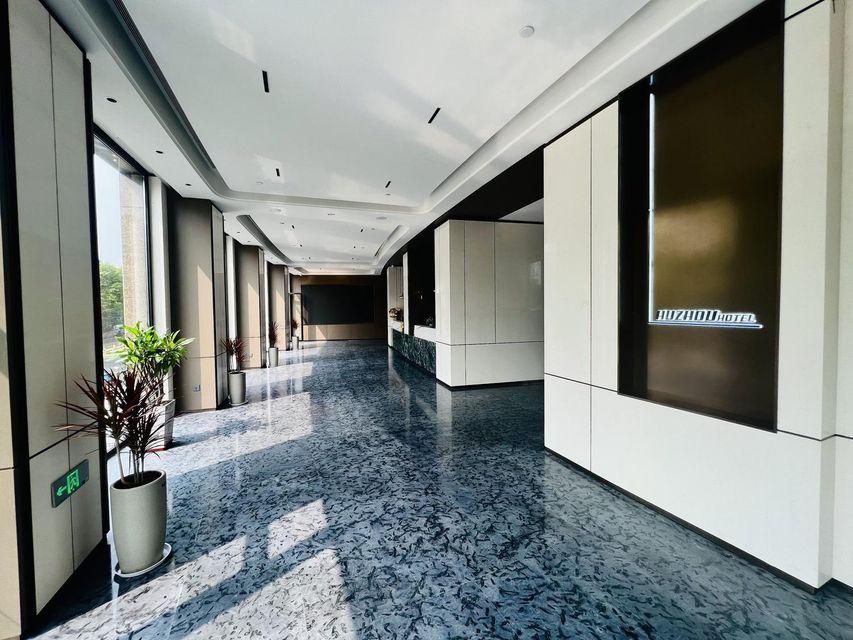 Huzhou Redwood Room Hotel (Taihu Moon Plaza) 14/35