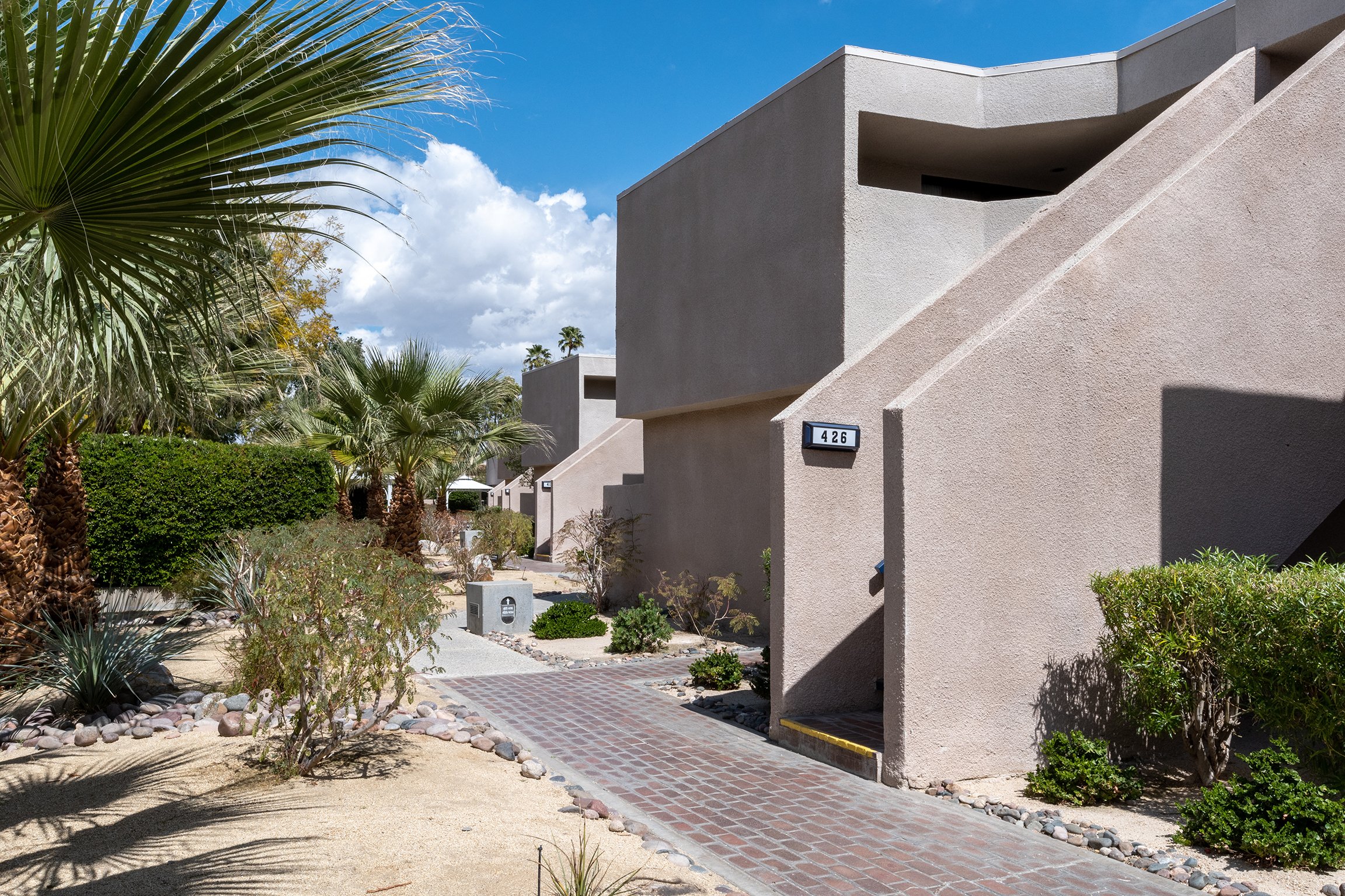 Vista Mirage Resort 83/93