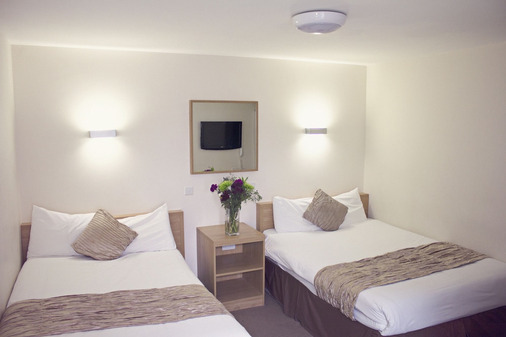ROOM, TWIN BEDS