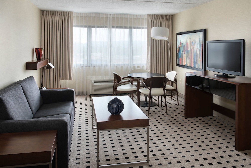 Delta Hotels By Marriott Utica 31/57
