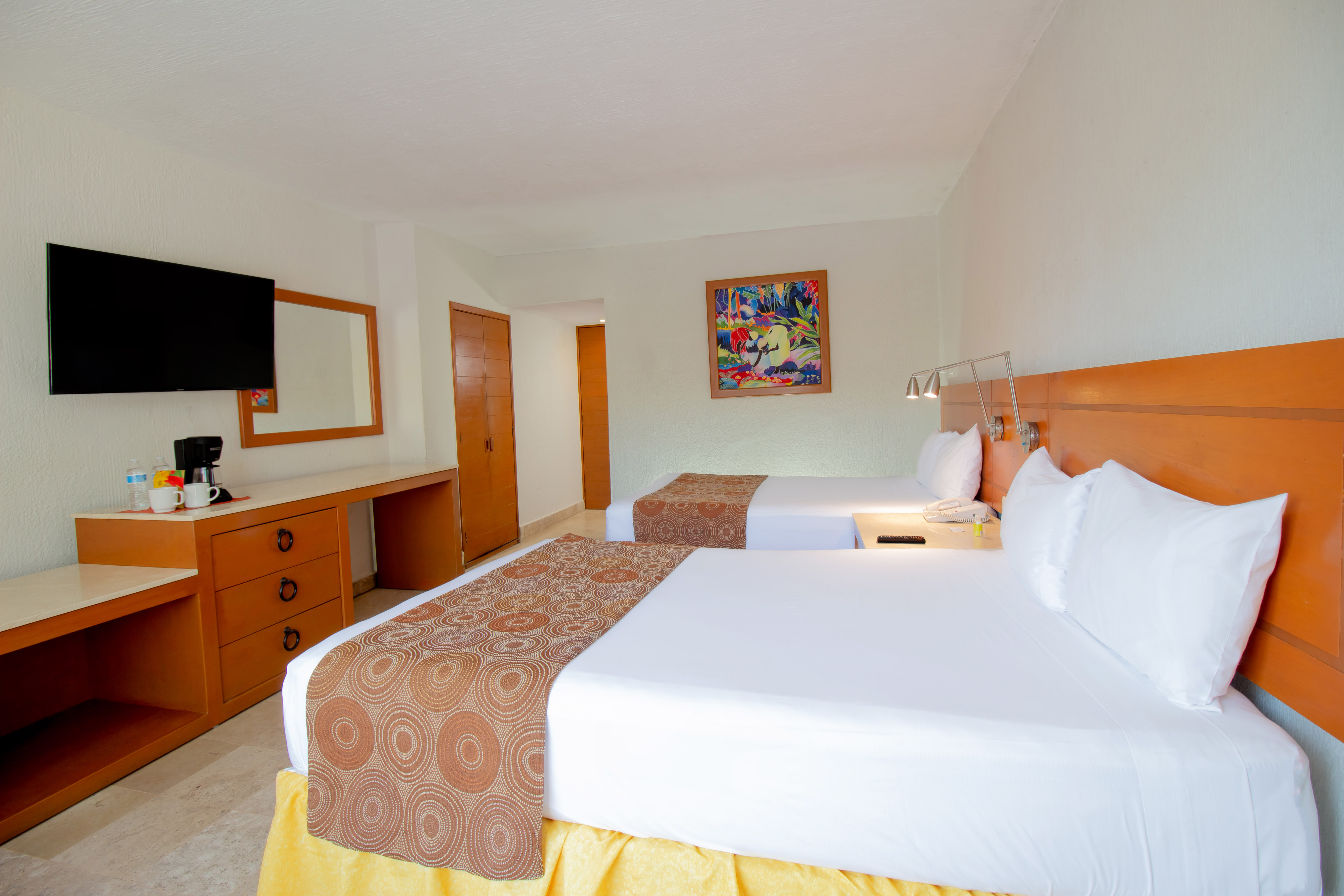 غرفة ثلاثية بسريرين مزدوجين، Plaza Pelicanos Club Beach Resort 7/9