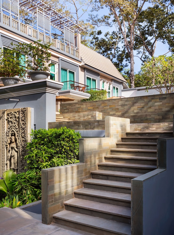 J7 Angkor Hotel 9/72
