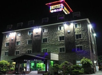 Western Hotel 44/47