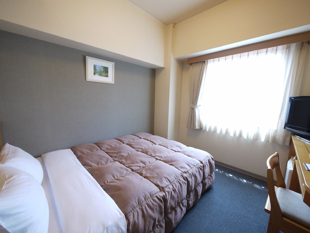 ROOM, SEMI DOUBLE BED