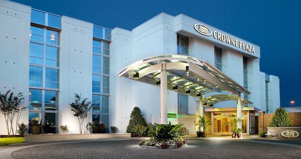CROWNE PLAZA CHARLESTON AIRPORT CONV CTR 3/76