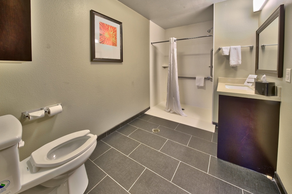 STAYBRIDGE SUITES LUBBOCK SOUTH 8/61