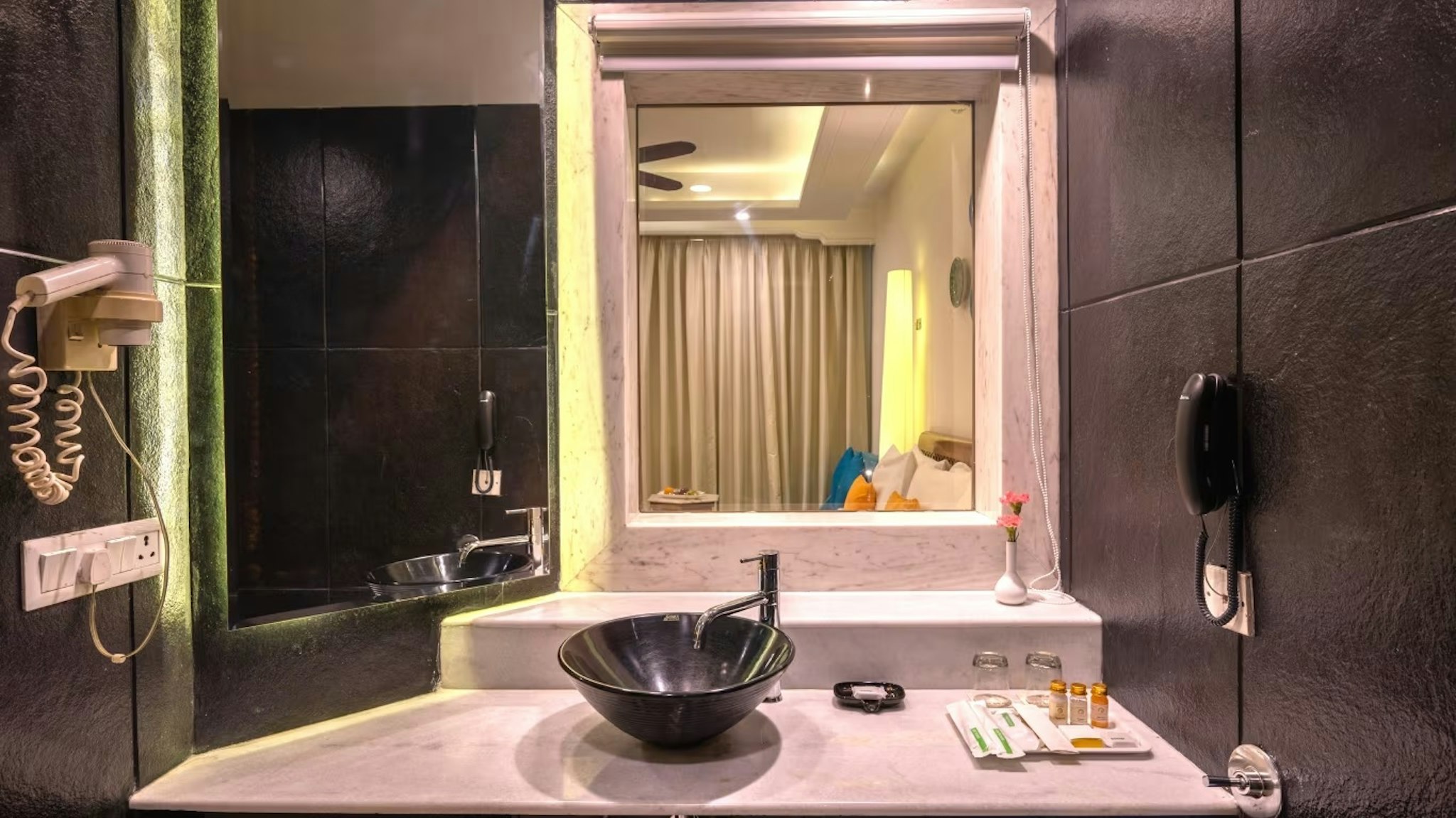 Hotel Clarks Amer Jaipur 42/44