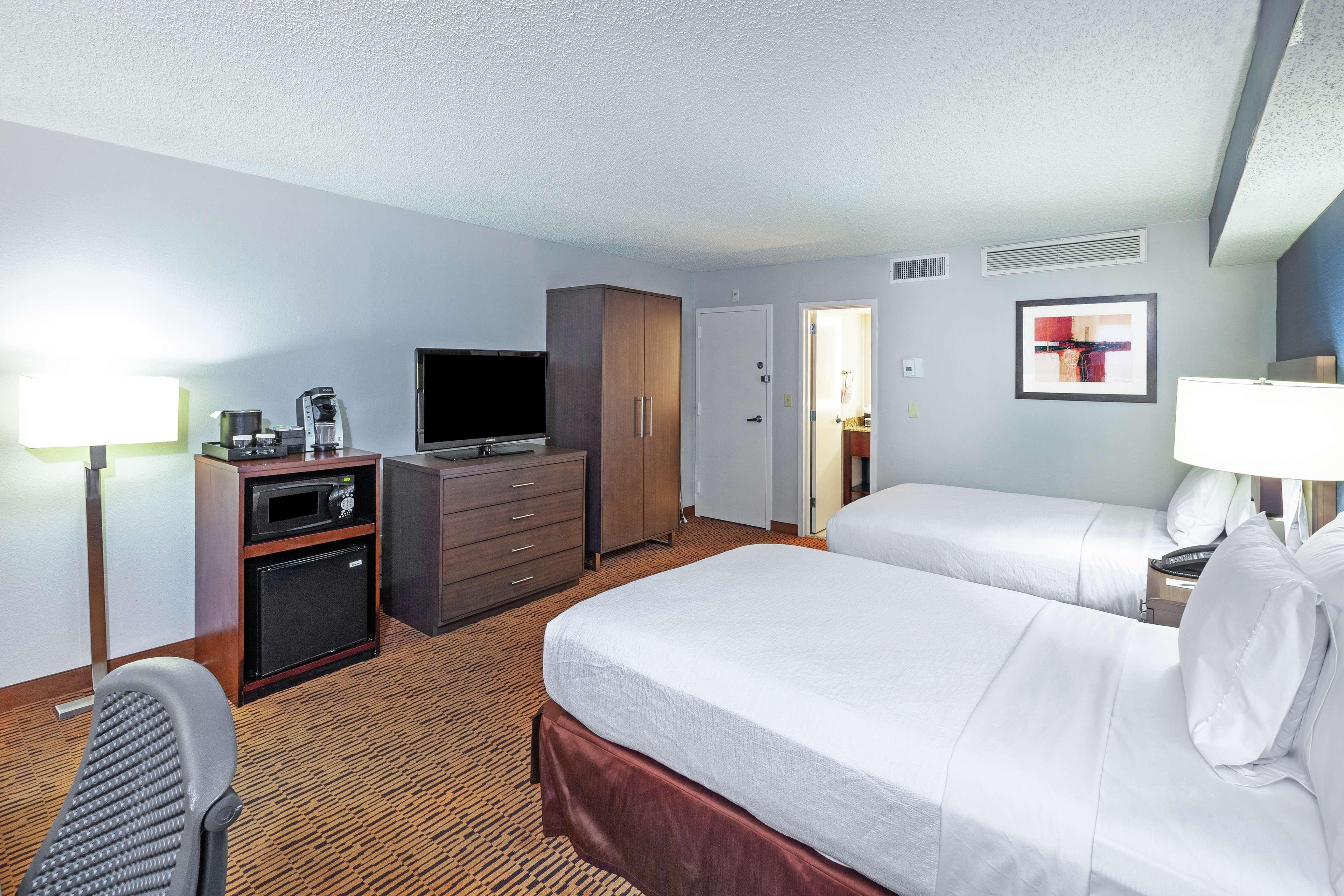 2 ROOMS, SUITE, KING BED, CITY VIEW