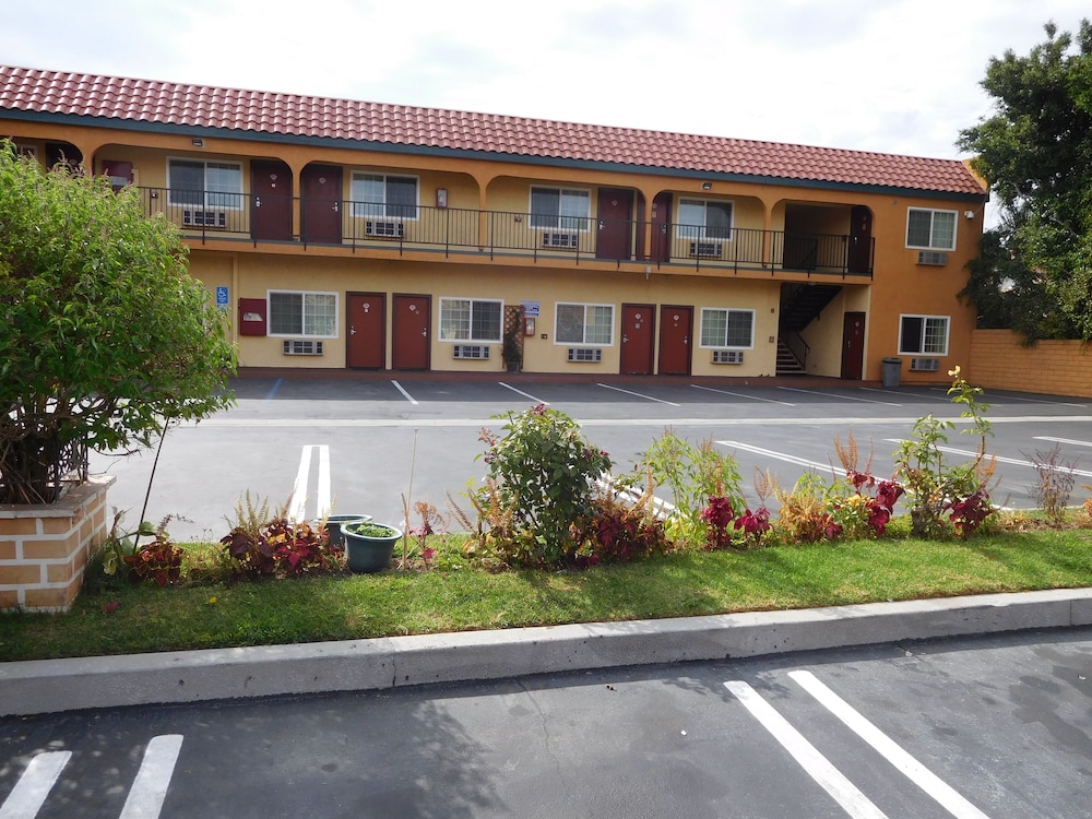 Diamond Inn 5/46