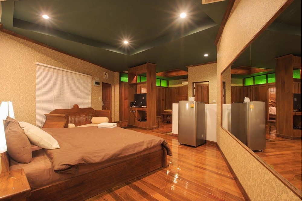 S48 Hotel 38/75