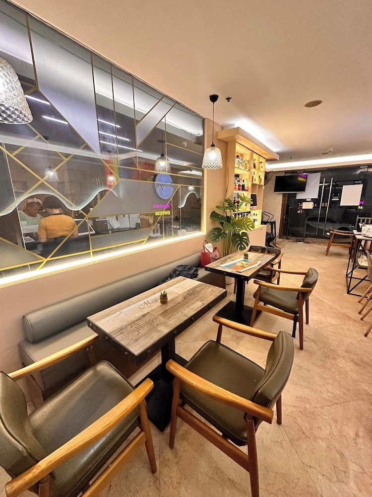 Regency Grand Suites 45/66