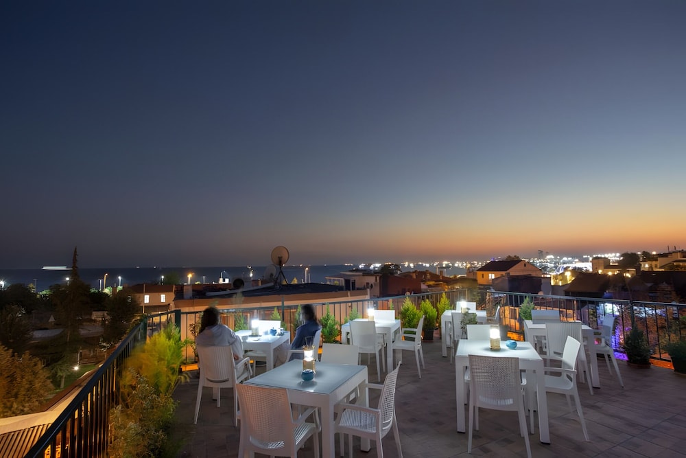 Sofia Corner Hotel 40/50