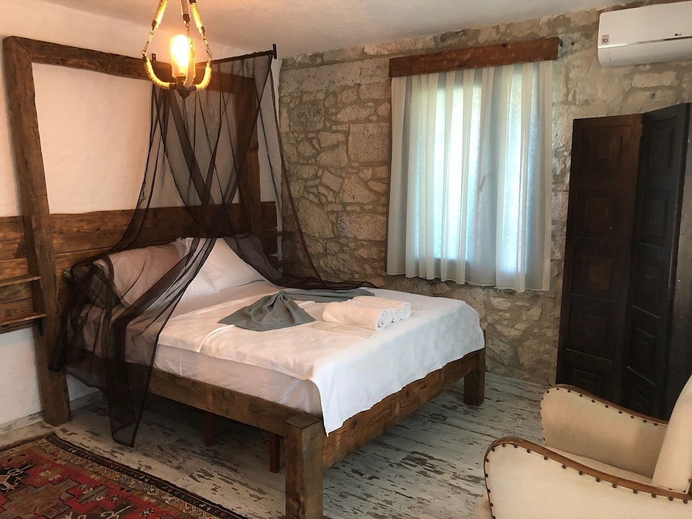 Livan Hotel Deluxe 32/57