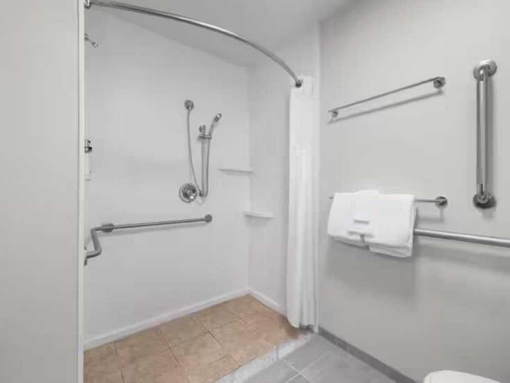 Holiday Inn Express Greenville 64/64