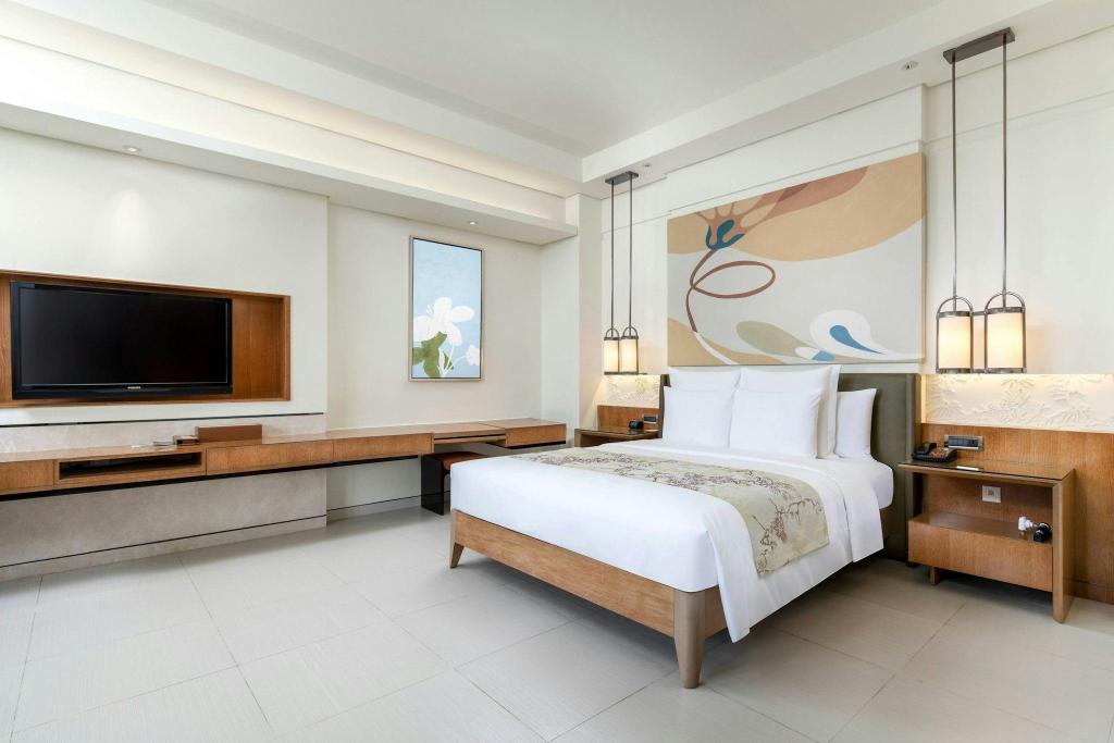 Theme, Guest Room, Family, King Bed, Garden View, Balcony