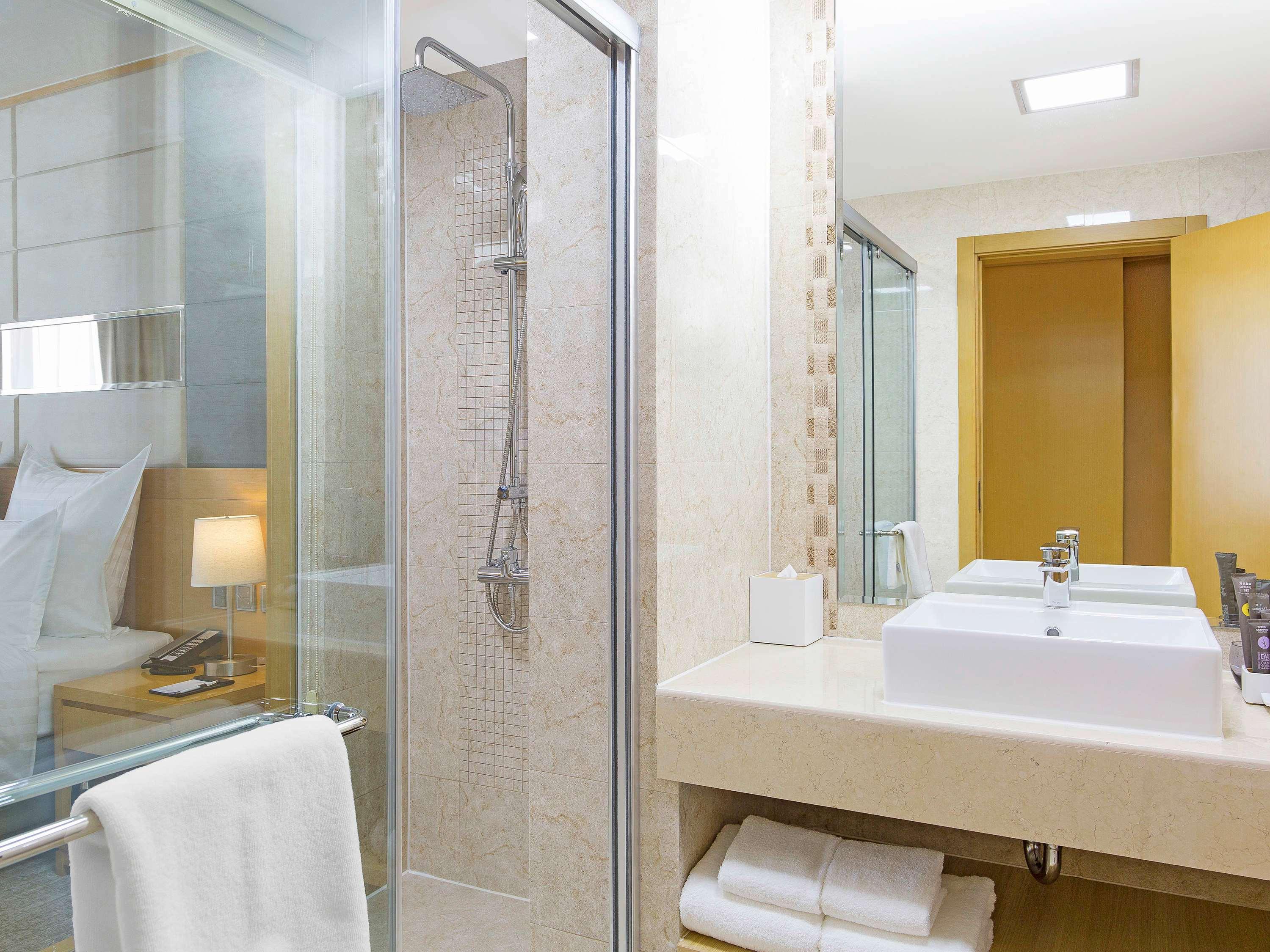 جناح جونيور بسرير كينج مع أريكة، Novotel Ulaanbaatar 4/4