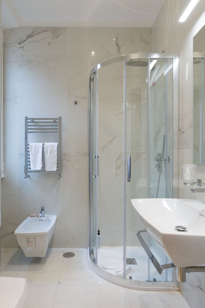FLORIS HOTEL 67/73