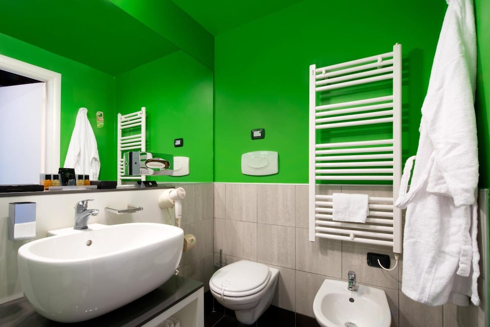 ROOM, LARGE SINGLE BED