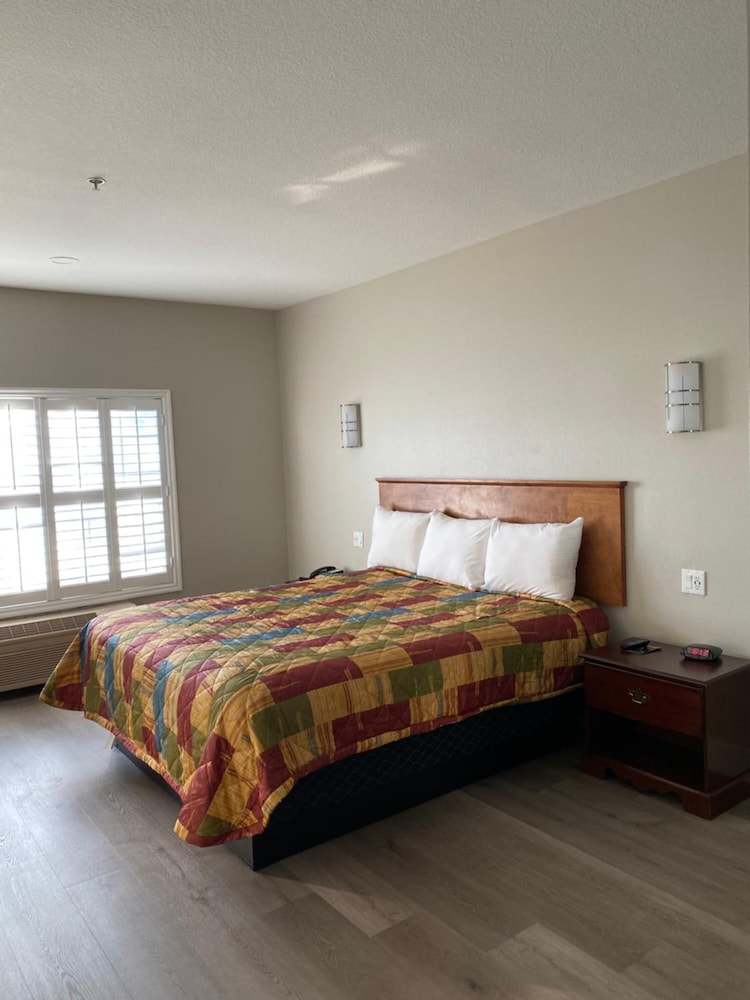 Guesthouse Inn Suites 12/63