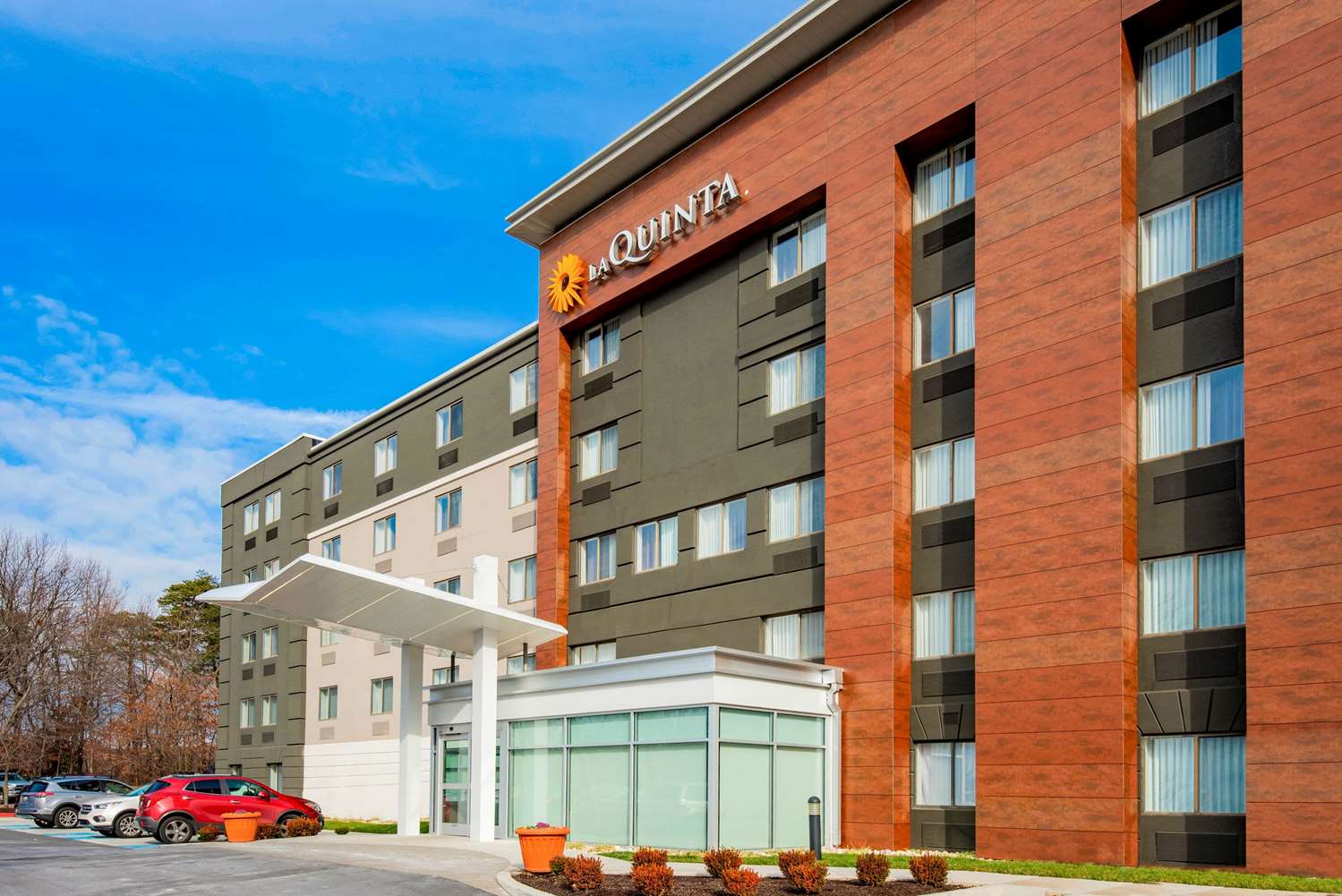 La Quinta Inn & Suites by Wyndham Baltimore BWI Airport 45/52
