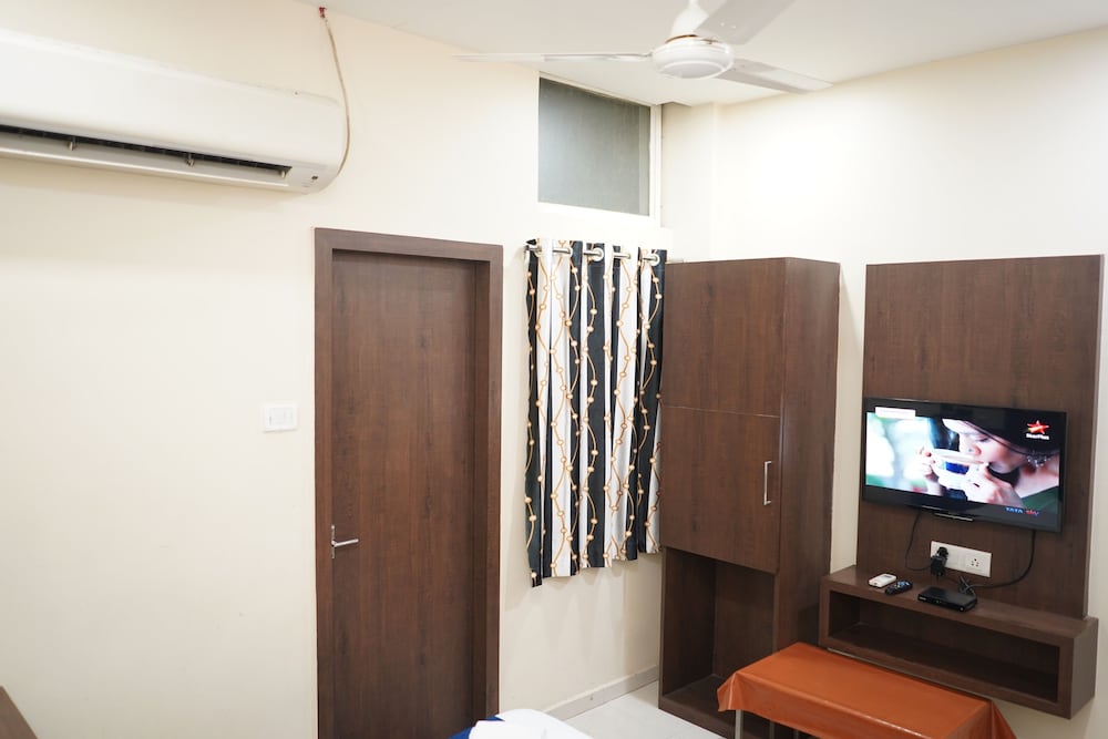 Oyo 4116 Hotel Satyug 20/25