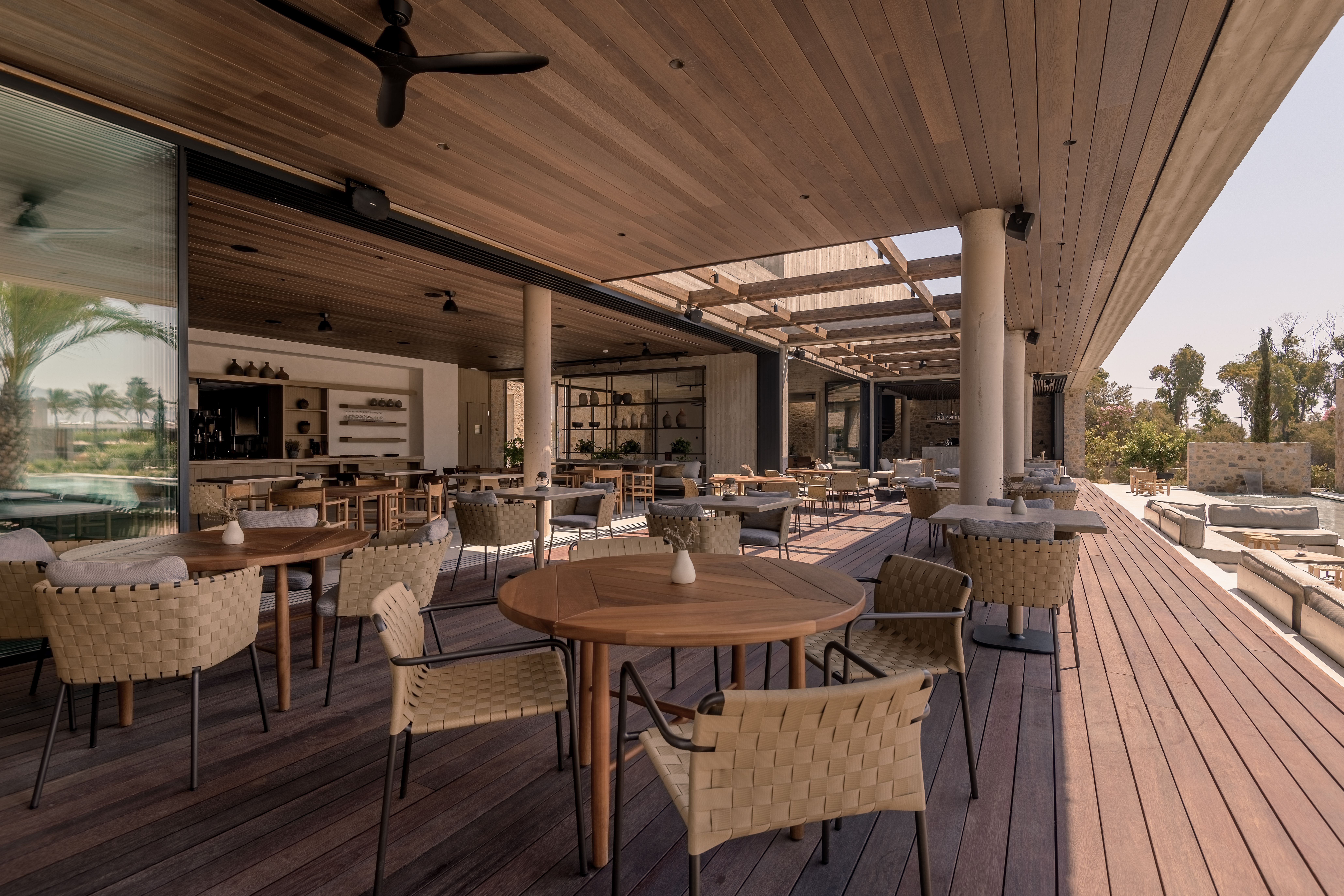 Theros All Suite Hotel 74/84