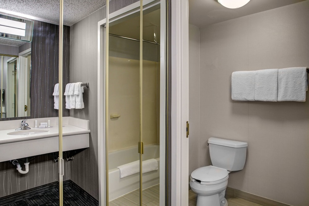 Courtyard Cleveland Westlake 8/41