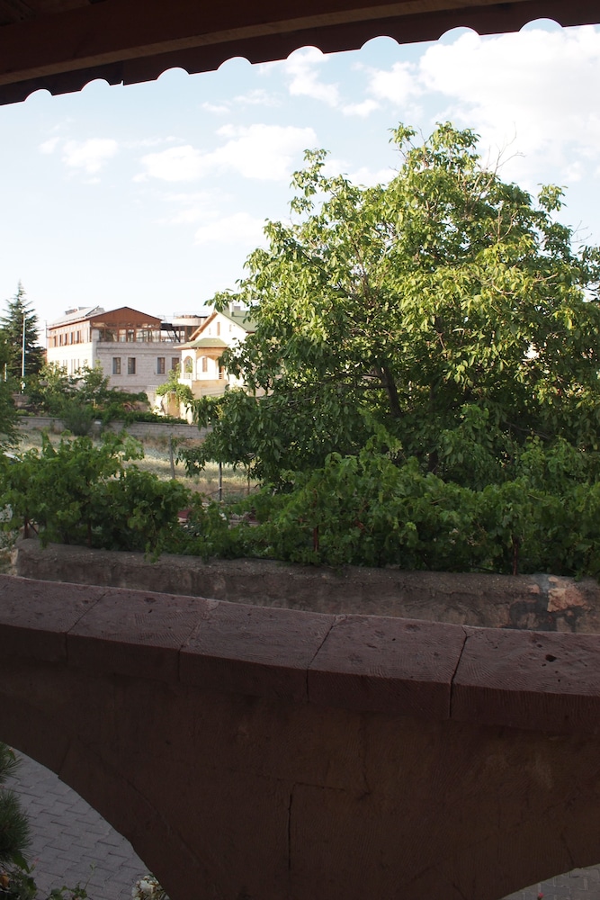 Emre's Stone House 42/50