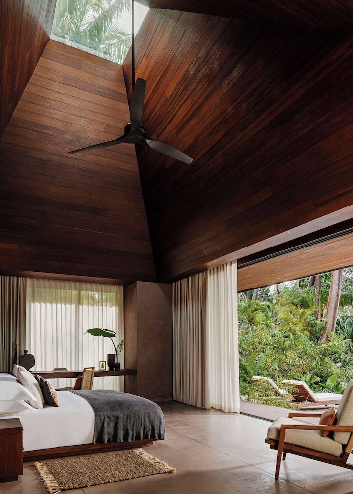 Ocean Cliff, Panoramic, King Bed, Sofa