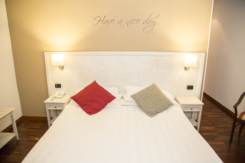 Inn Rome Rooms & Suites 24/50