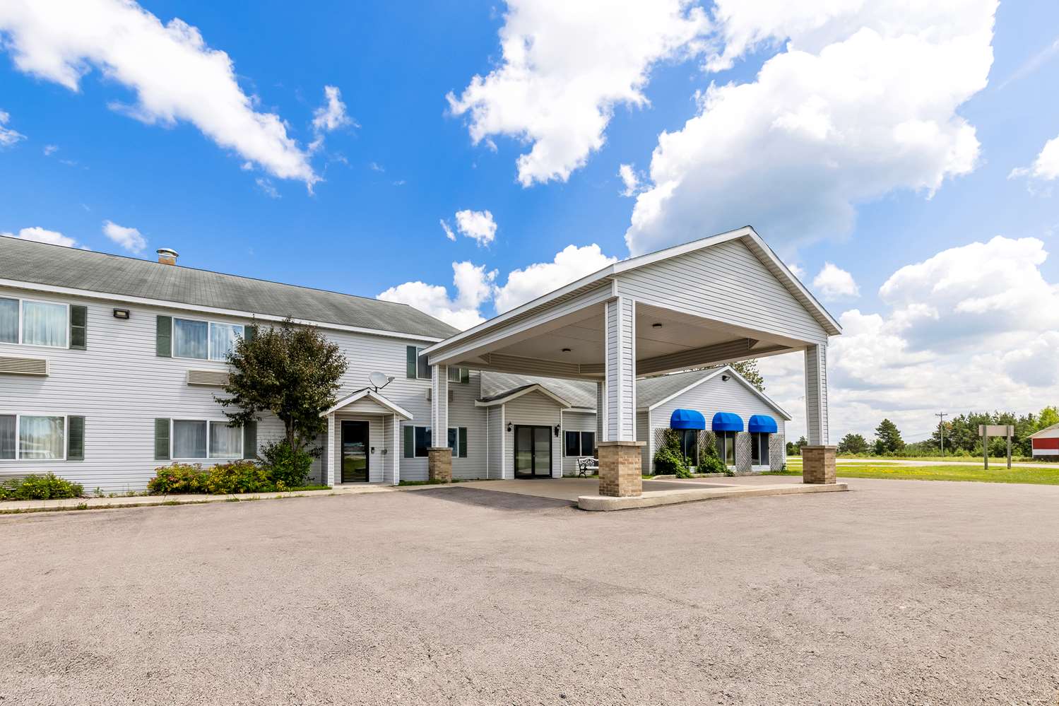 Americas Best Value Inn Tahquamenon Country 2/30