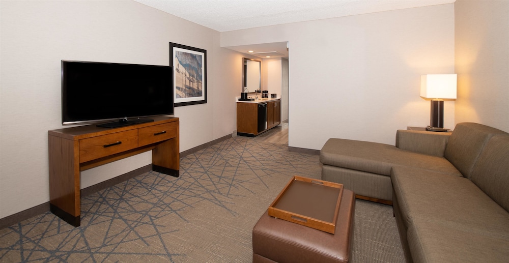 Embassy Suite Hotel Colorado Springs 34/68