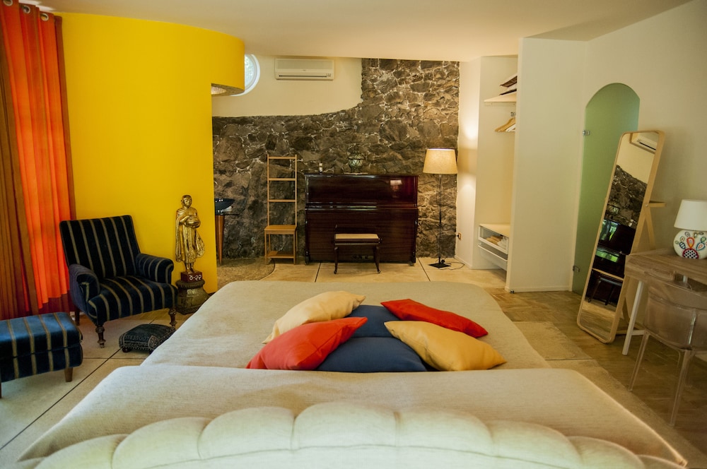 غرفة بسرير كوين بإطلالة على الحديقة، La Villa 8/10