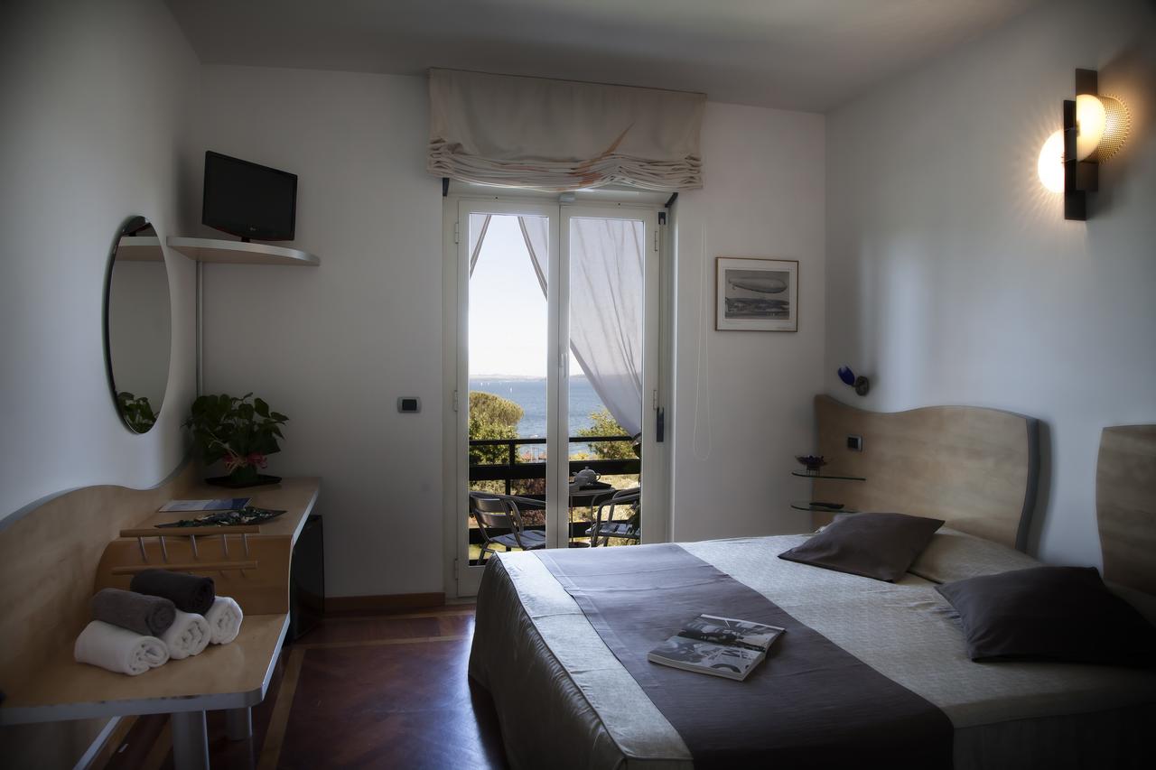 Room, Double or Twin Bed, Lake View