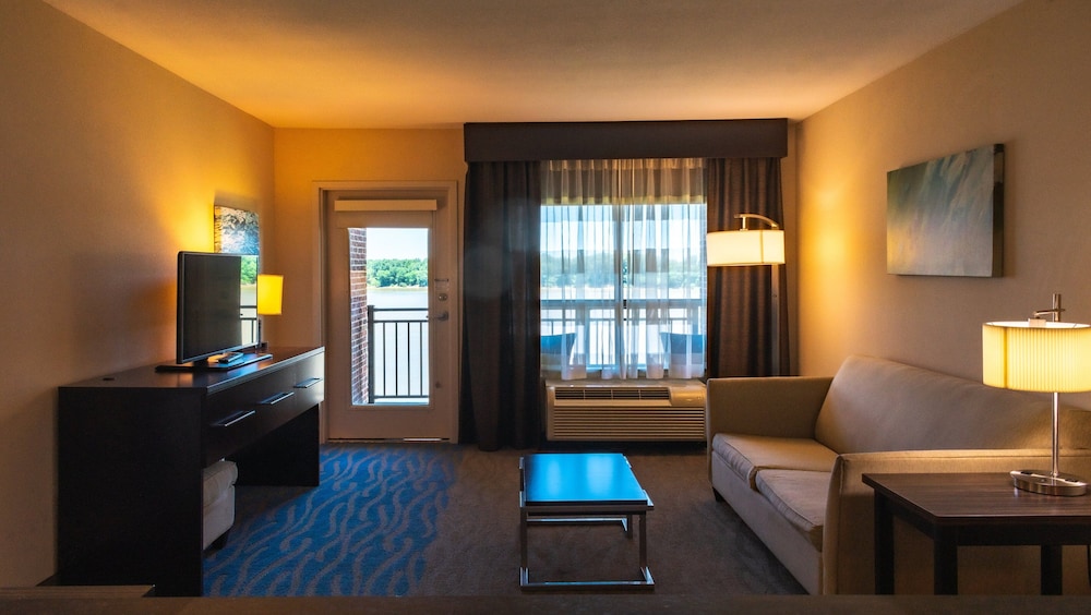 Holiday Inn Owensboro Riverfront 48/75