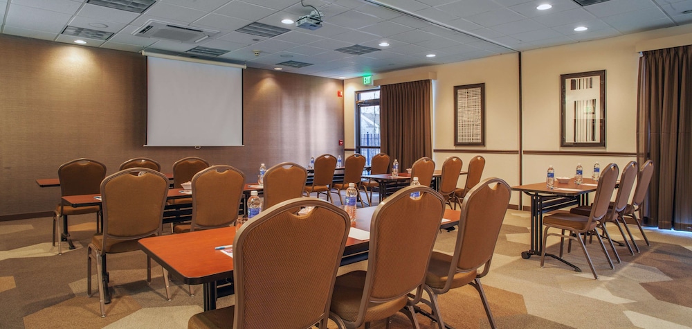 Hyatt Place Cincinnati/Blue Ash 25/28