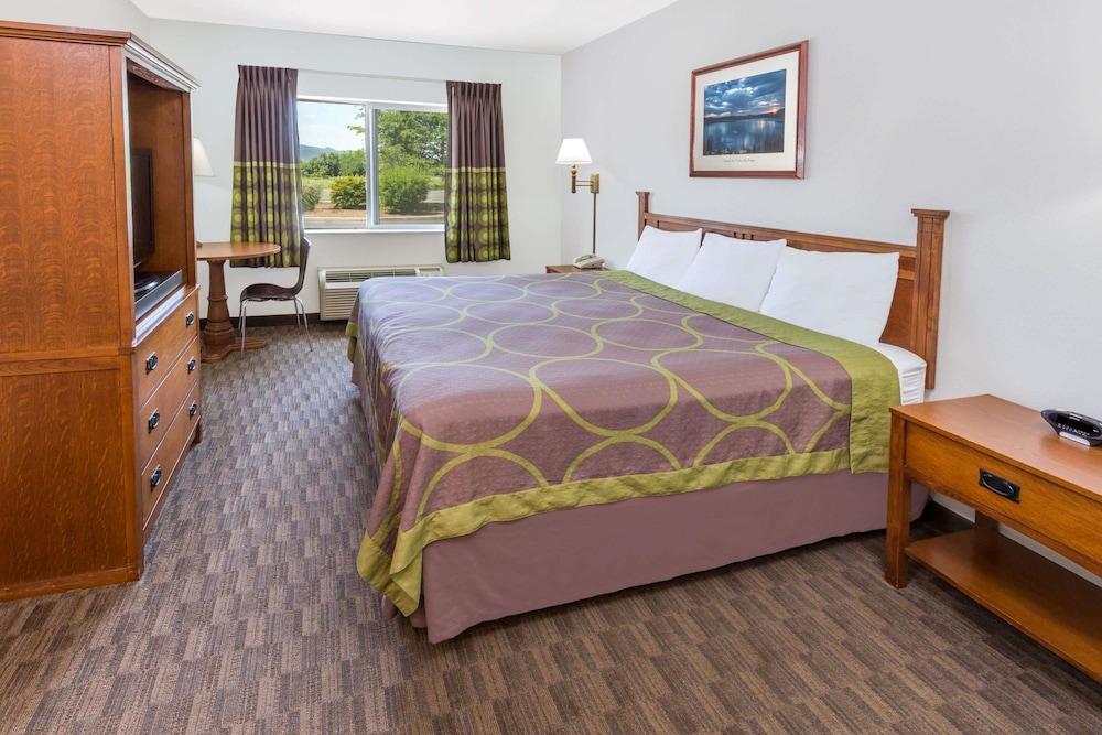 Super 8 By Wyndham Central Pt Medford 7/16