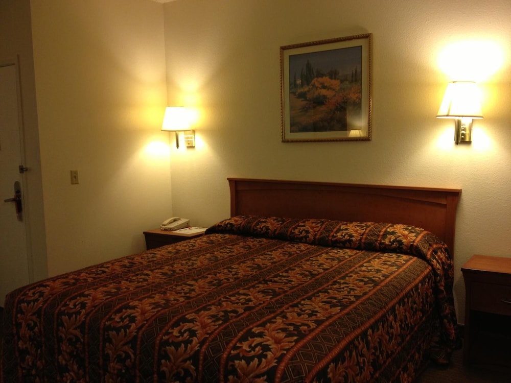 Riverside Inn & Suites 23/56