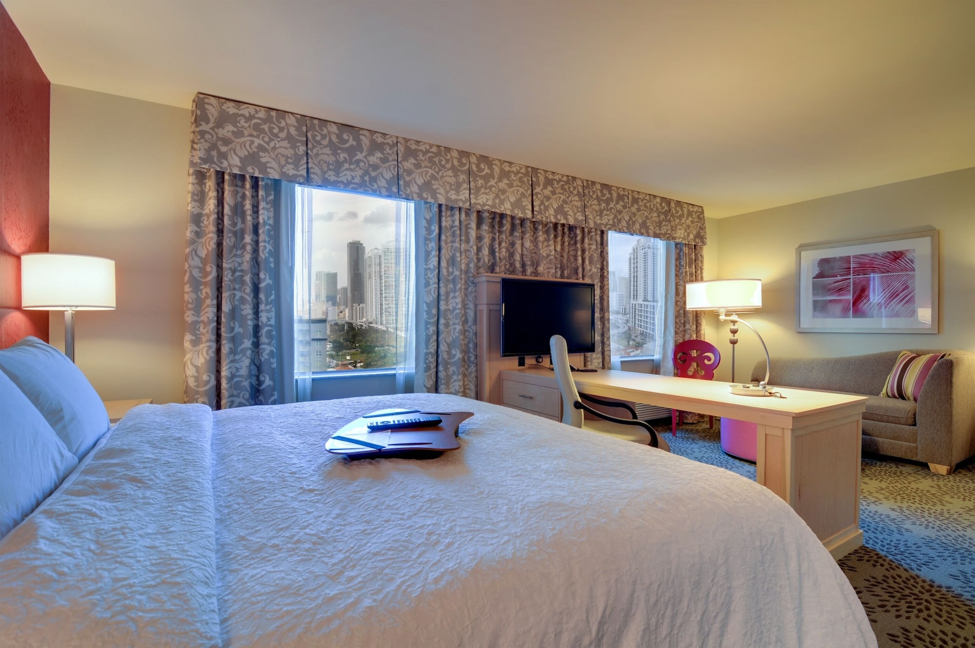 STUDIO, SUITE, KING BED, JETTED TUB