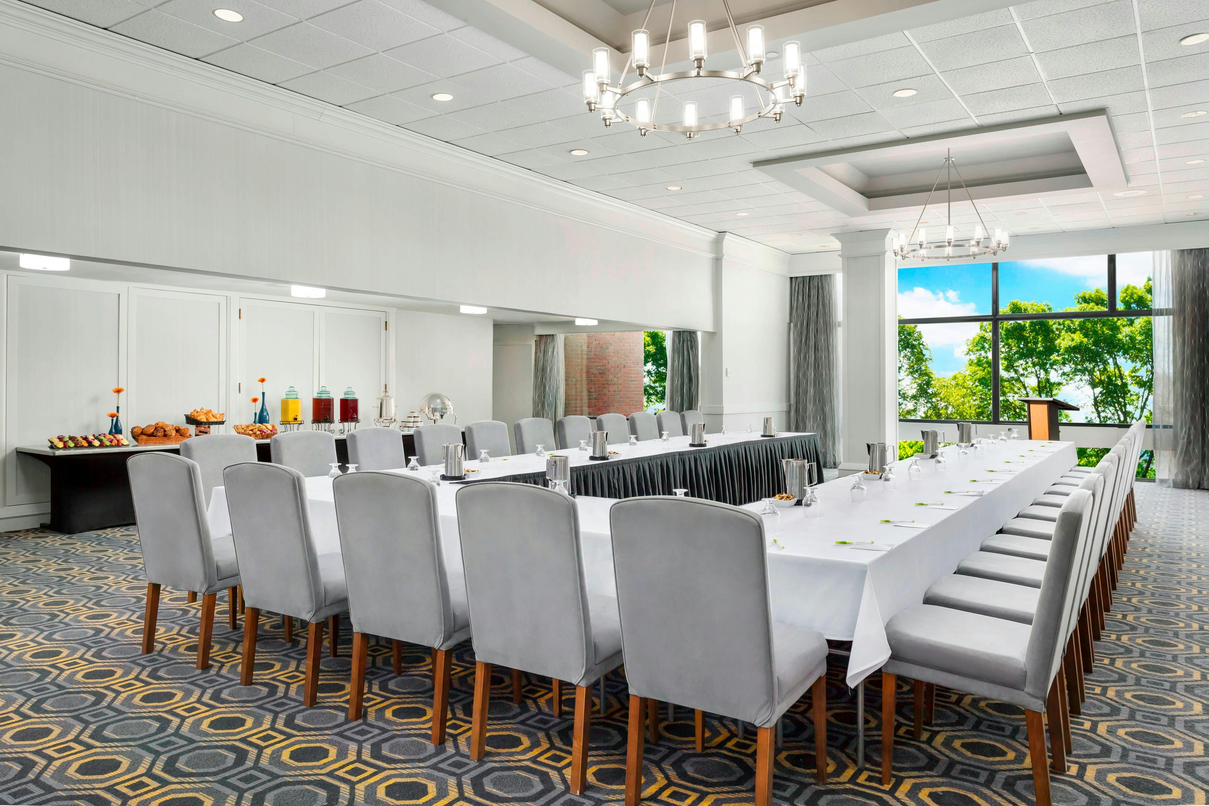 Courtyard By Marriott Boston Cambridge 21/22