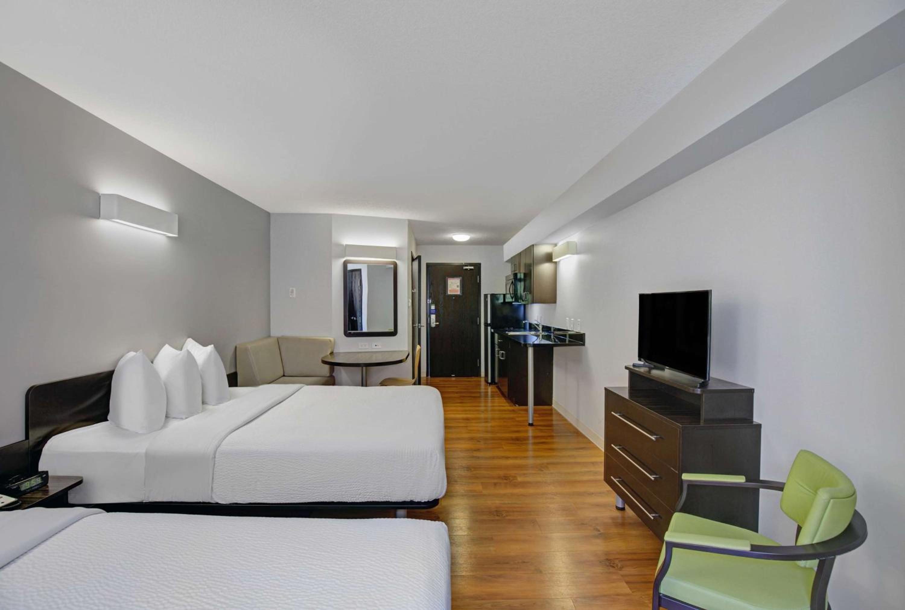 Deluxe, 2 Queen Beds