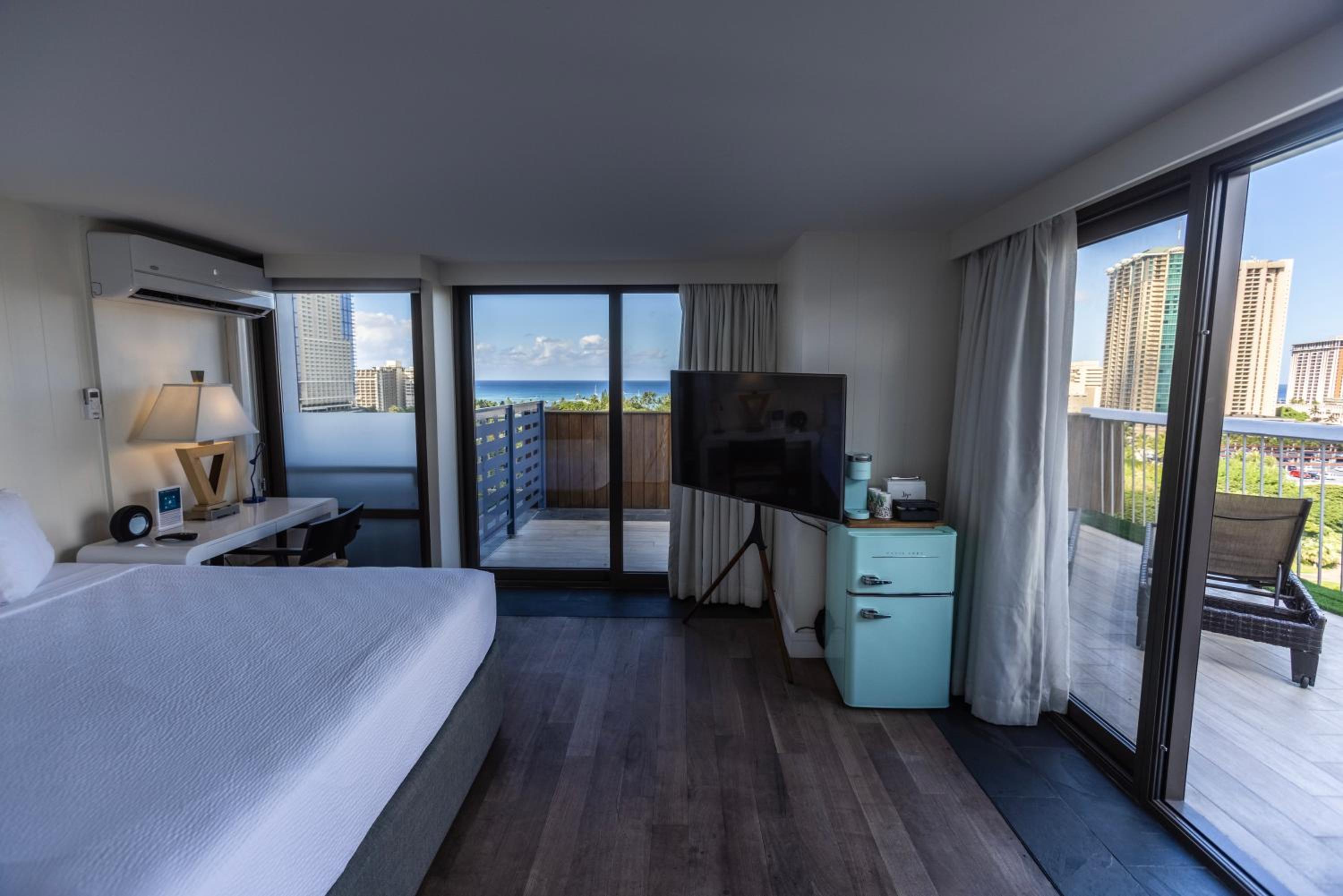 Platinum, Penthouse, King Bed, Sea Front, Terrace