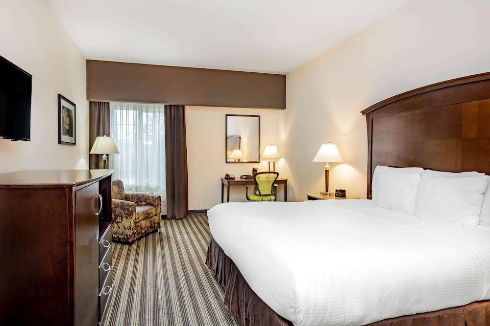 La Quinta Inn & Suites by Wyndham Fowler 22/61