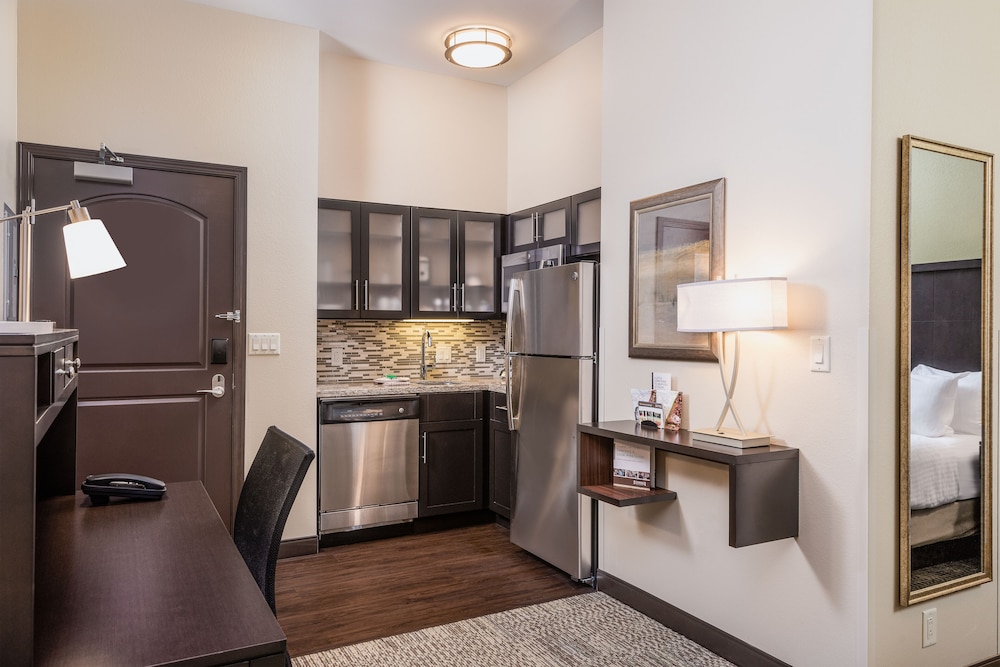 STAYBRIDGE SUITES EAU CLAIRE - ALTOONA 44/67