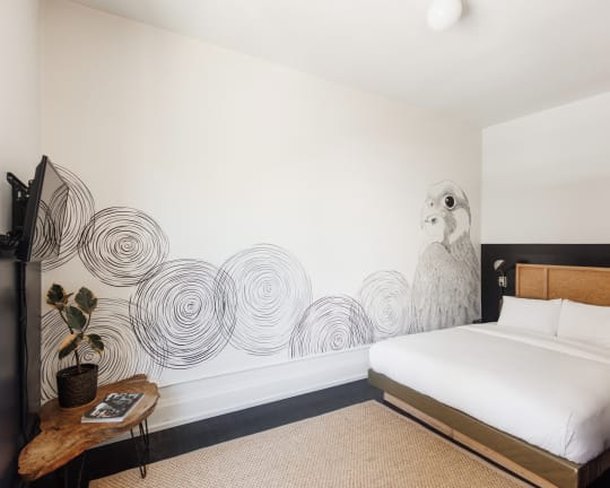 DELUXE, QUEEN BED
