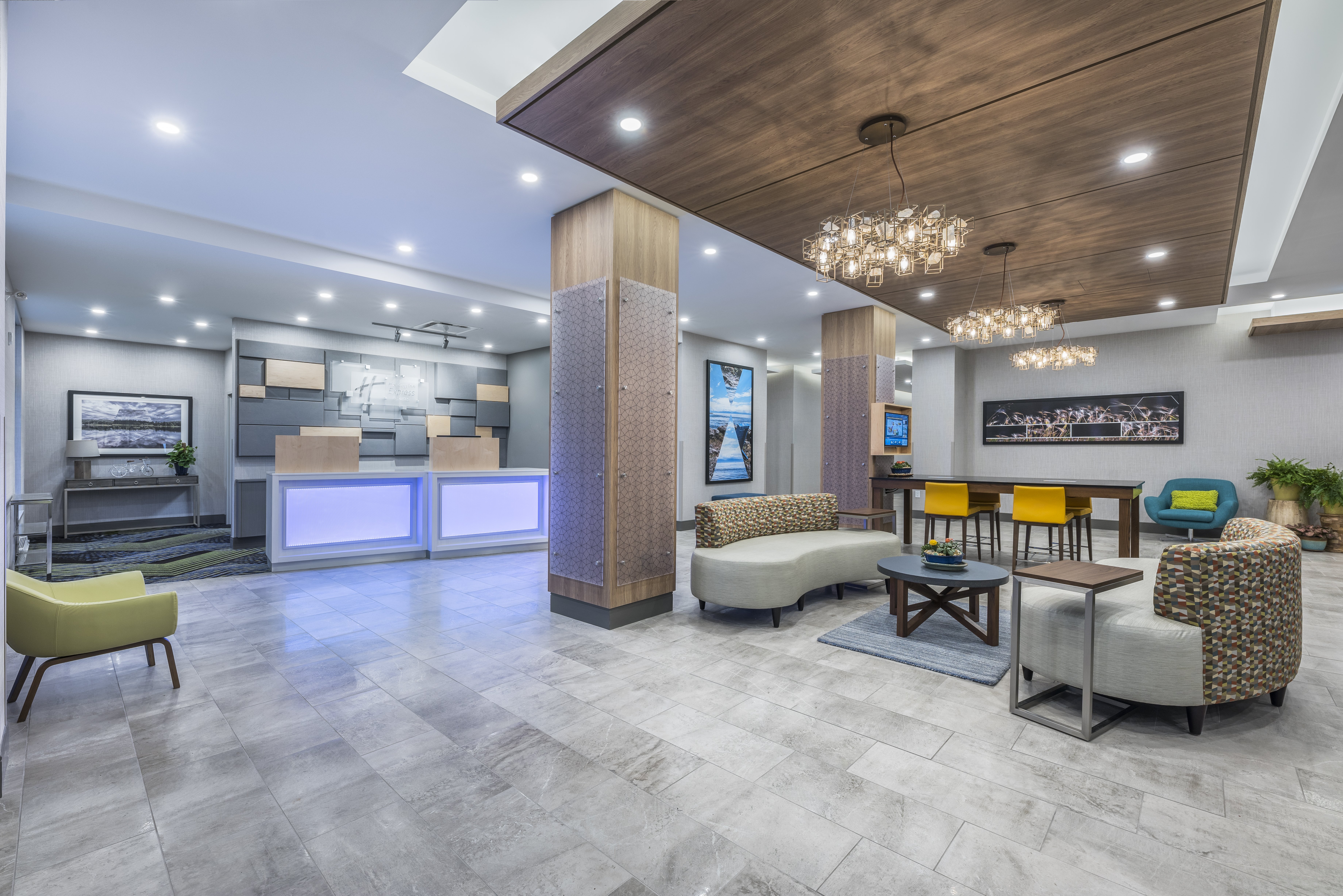 Holiday Inn Express Suites Moncton 42/63