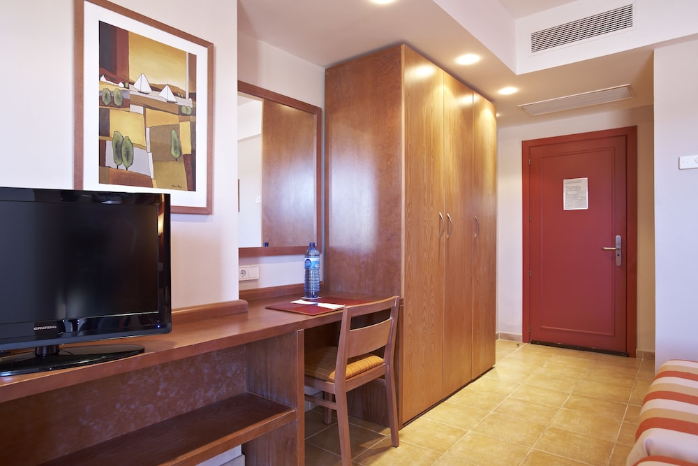 Universal Hotel Don Leon 67/71