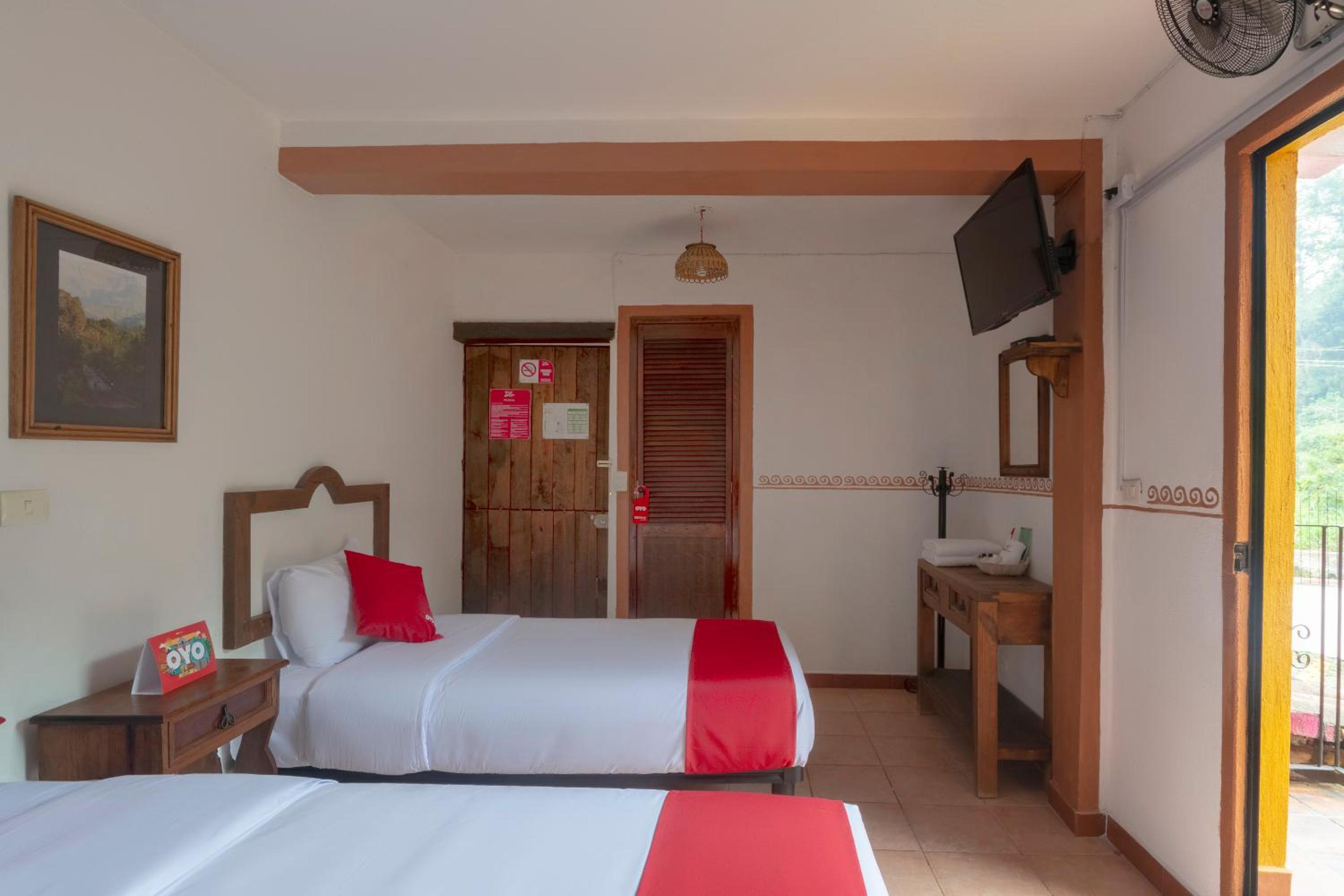 OYO Hotel Coyopolan 35/60