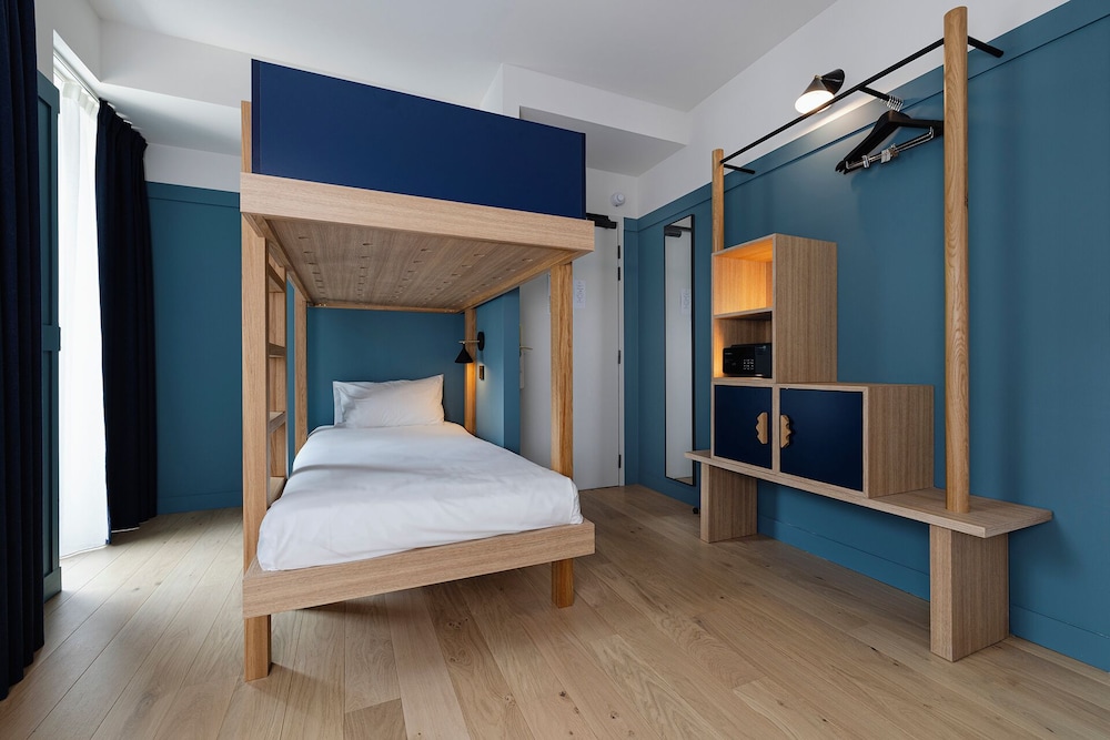 ROOM, QUADRUPLE, 1 QUEEN AND 1 BUNK BED