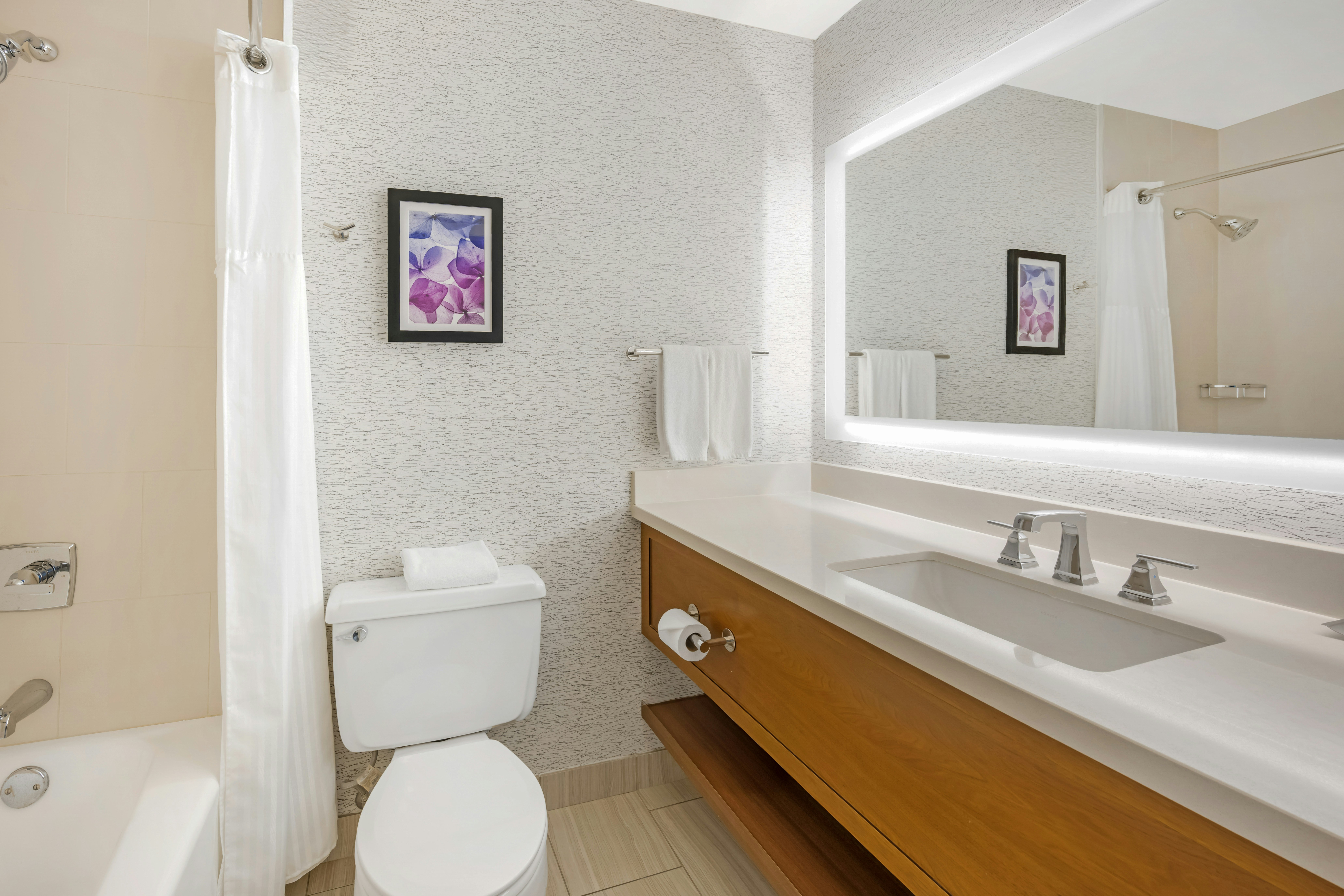 Room, King Bed, Accessible, DoubleTree by Hilton Hotel Spokane City Center 6/8